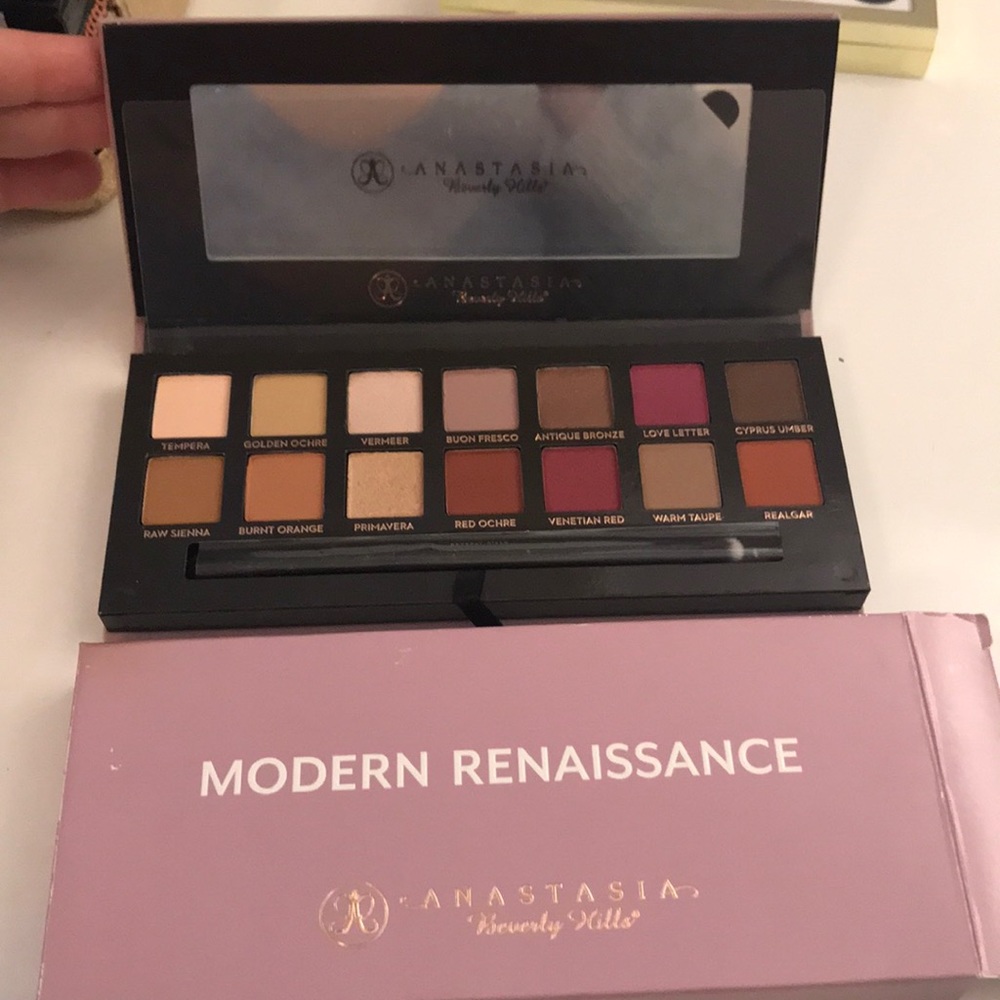 🆕 Anastasia Beverly Hills modern renaissance